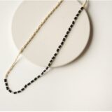 モノトーンカラーのビーズネックレス ･ナビイメージ-3