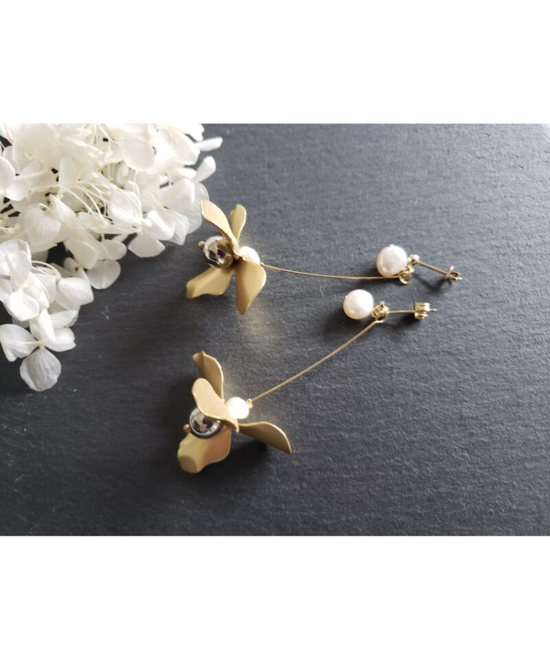 メタルフラワー淡水パール　ピアス･イメージ