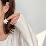 【受注生産商品】揺れる×フリル花びら サージカルステンレスピアス･ナビイメージ-2